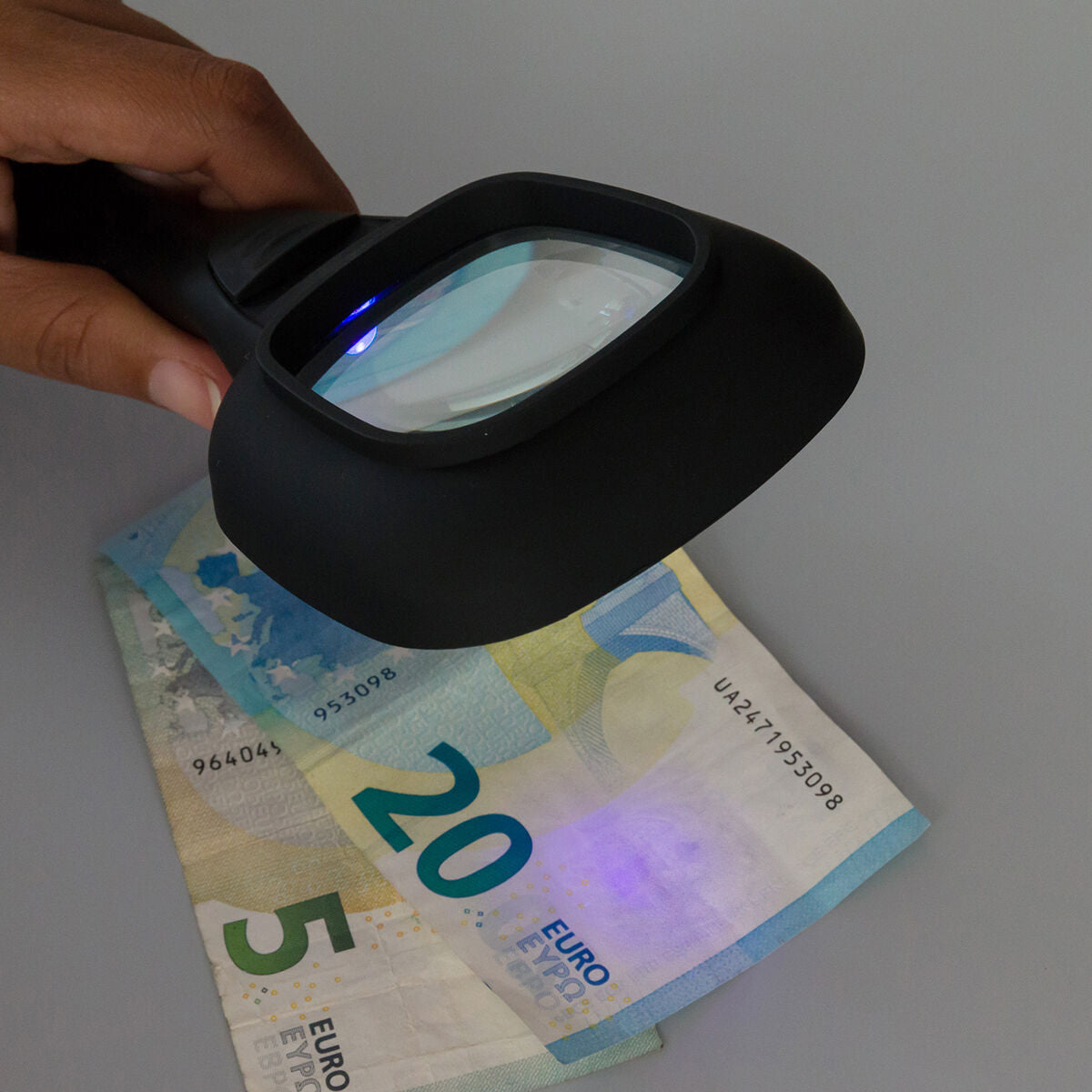 lupa con luz led