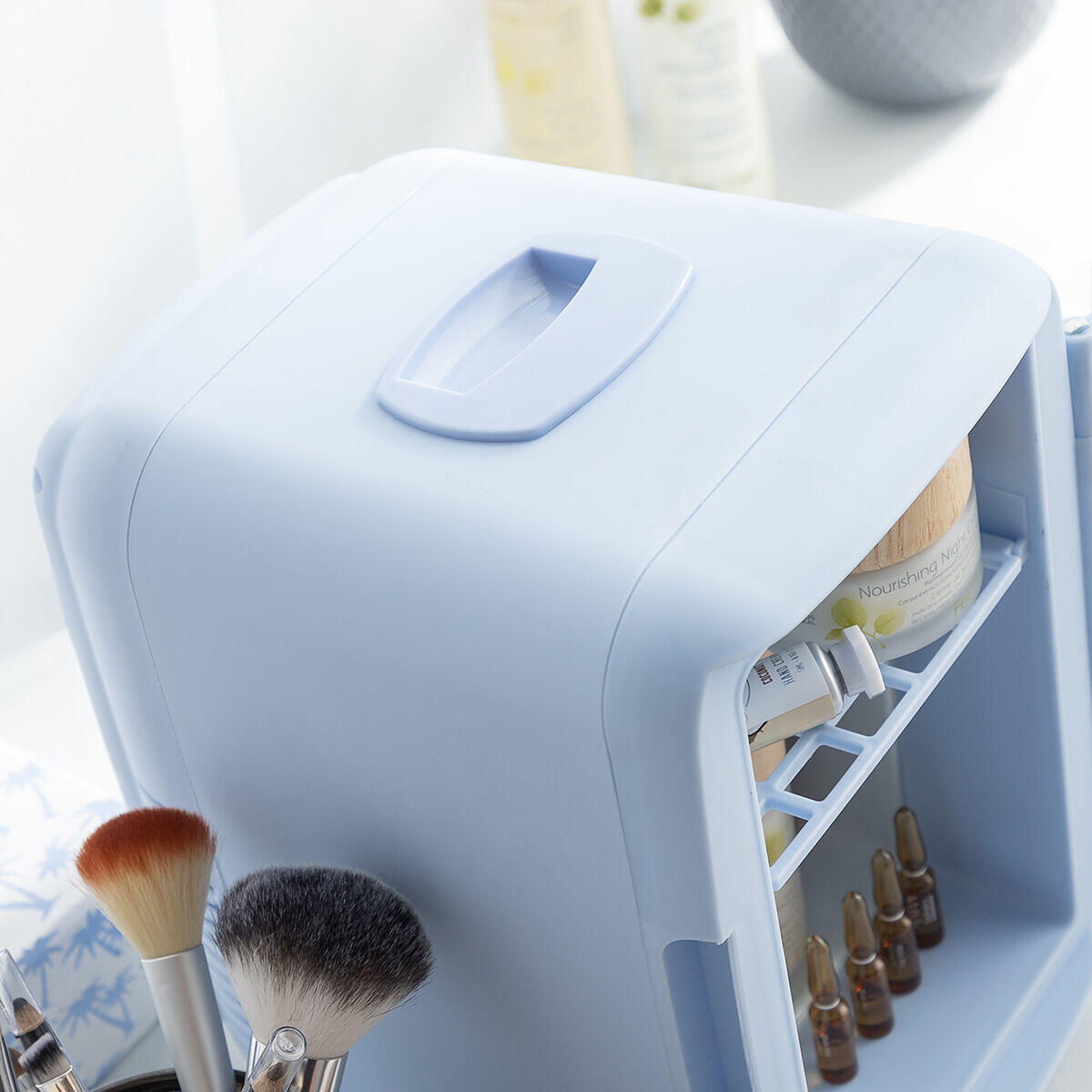 mini nevera para cosmeticos